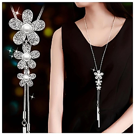 ROSE EMERALD ÇİÇEK TASARIM ÇİNKO ALAŞIM PIRLANTA İMİTASYON GÜL ZÜMRÜ KOLYE